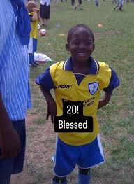 La photo de Kobbie Mainoo portant le maillot de Tottenham a suscité la controverse.